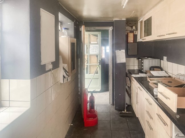 The Crown Inn, High Street, Lechlade GL7 3AE 62