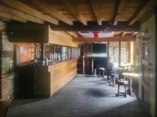 The Crown Inn, High Street, Lechlade GL7 3AE 62