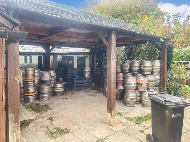 The Crown Inn, High Street, Lechlade GL7 3AE 62