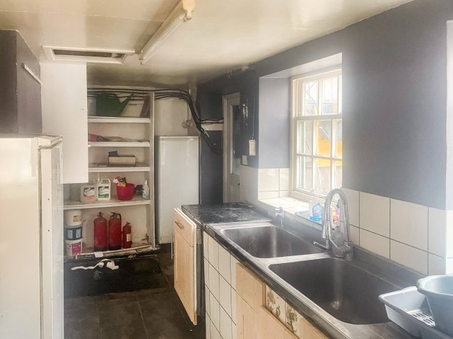 The Crown Inn, High Street, Lechlade GL7 3AE 62