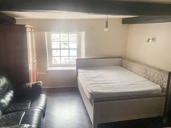 The Crown Inn, High Street, Lechlade GL7 3AE 62