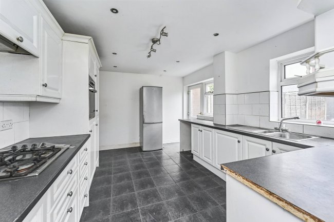 23 Lassington Close, Redditch, Worcestershire, B98 0LW 8