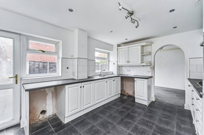 23 Lassington Close, Redditch, Worcestershire, B98 0LW 8