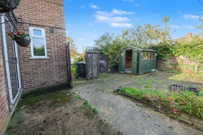 1 Fieldside Road, Pulloxhill, MK45 5HN 3