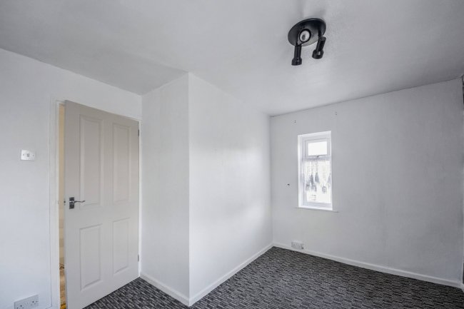 1 Fieldside Road, Pulloxhill, MK45 5HN 3