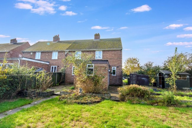 1 Fieldside Road, Pulloxhill, MK45 5HN 3