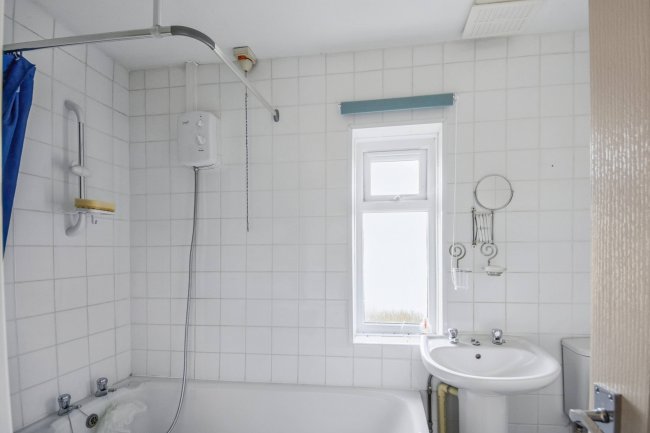 1 Fieldside Road, Pulloxhill, MK45 5HN 3