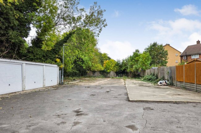 Garages at Chadwell Avenue, Cheshunt, Waltham Cross, EN8 0ER 6
