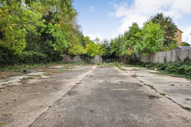 Garages at Chadwell Avenue, Cheshunt, Waltham Cross, EN8 0ER 6
