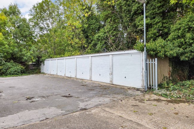 Garages at Chadwell Avenue, Cheshunt, Waltham Cross, EN8 0ER 6