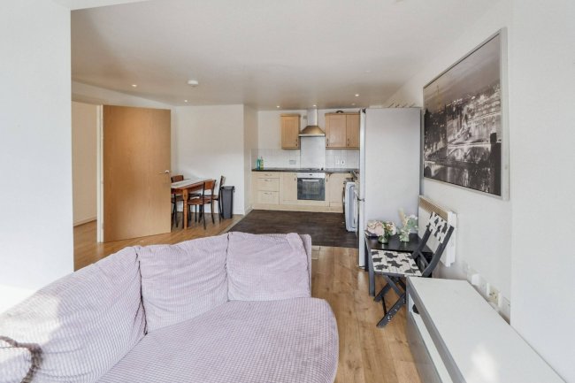 Apartment 46 Cymbeline House, 26 
Shakespeare Street, Nottingham, NG1 4FQ 9