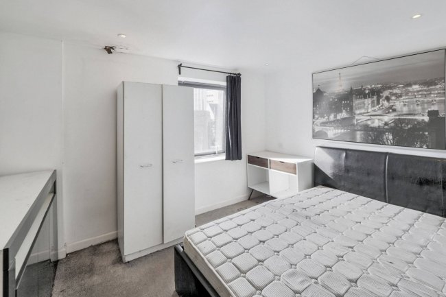 Apartment 46 Cymbeline House, 26 
Shakespeare Street, Nottingham, NG1 4FQ 9