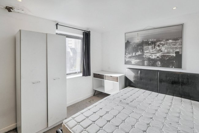 Apartment 46 Cymbeline House, 26 
Shakespeare Street, Nottingham, NG1 4FQ 9