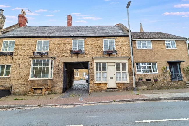 1 Crown Mews, South Street, Crewkerne, Somerset, TA18 8DB 9