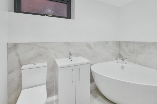 45 Foxhill Road, Burton Joyce, Nottingham, Nottinghamshire, NG14 5DB 2