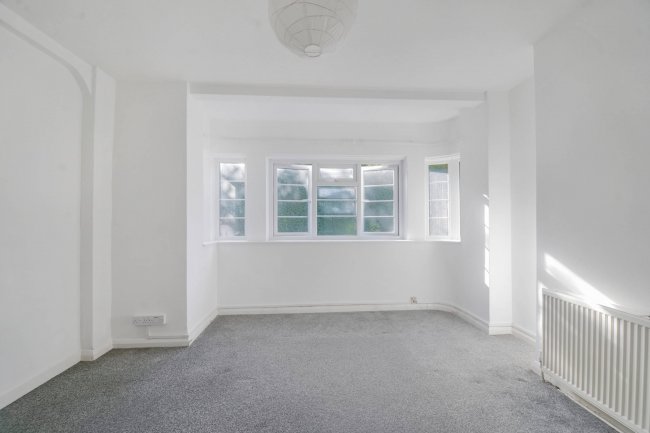 1 Amhurst Court, Amhurst Park, Stamford Hill, London N16 5AX 10