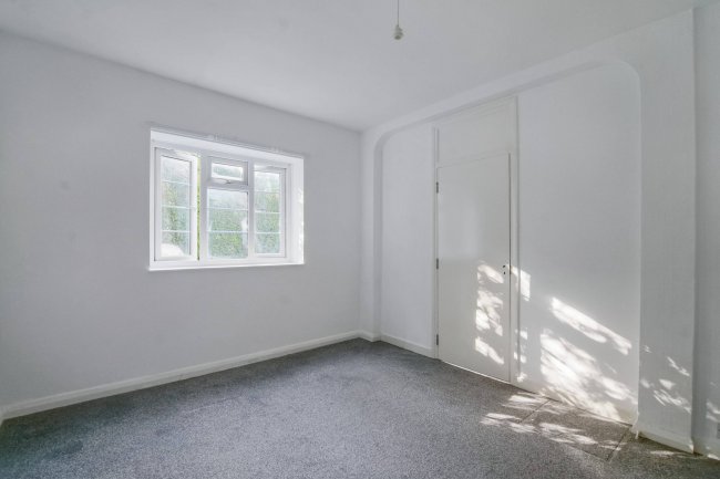 1 Amhurst Court, Amhurst Park, Stamford Hill, London N16 5AX 10