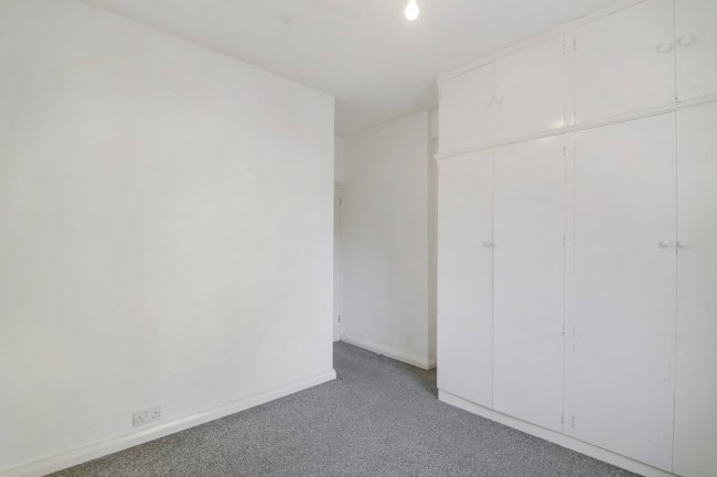 1 Amhurst Court, Amhurst Park, Stamford Hill, London N16 5AX 10