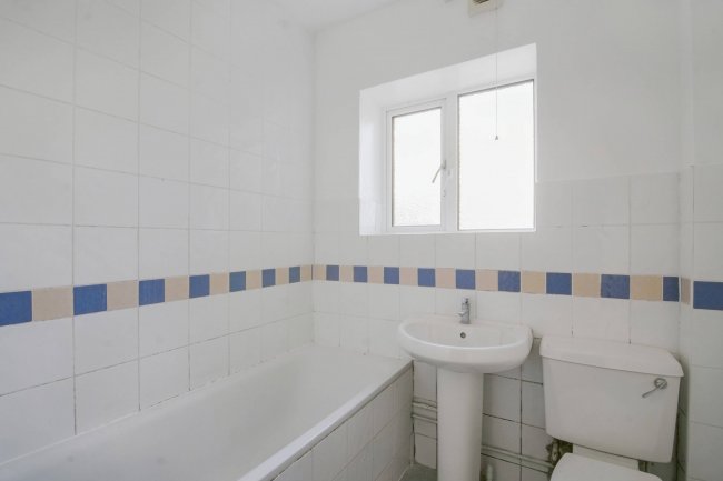 1 Amhurst Court, Amhurst Park, Stamford Hill, London N16 5AX 10