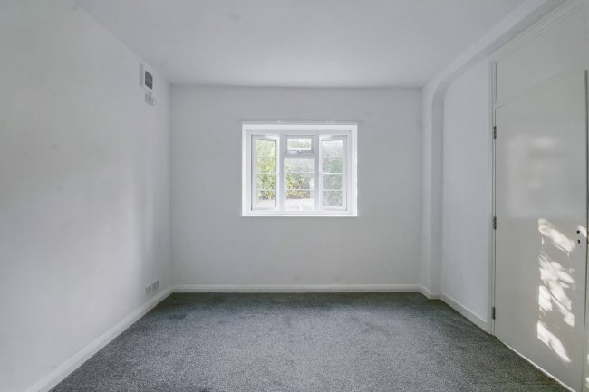 1 Amhurst Court, Amhurst Park, Stamford Hill, London N16 5AX 10