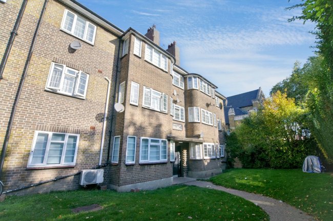 1 Amhurst Court, Amhurst Park, Stamford Hill, London N16 5AX 10