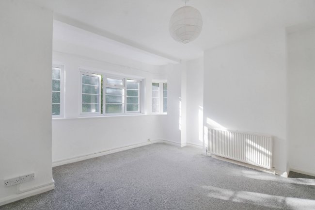 1 Amhurst Court, Amhurst Park, Stamford Hill, London N16 5AX 10