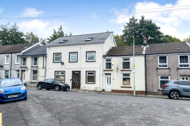 2 Gloucester Street, Aberdare, Mid Glamorgan CF44 7BS 9