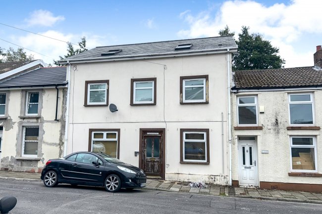 2 Gloucester Street, Aberdare, Mid Glamorgan CF44 7BS 9