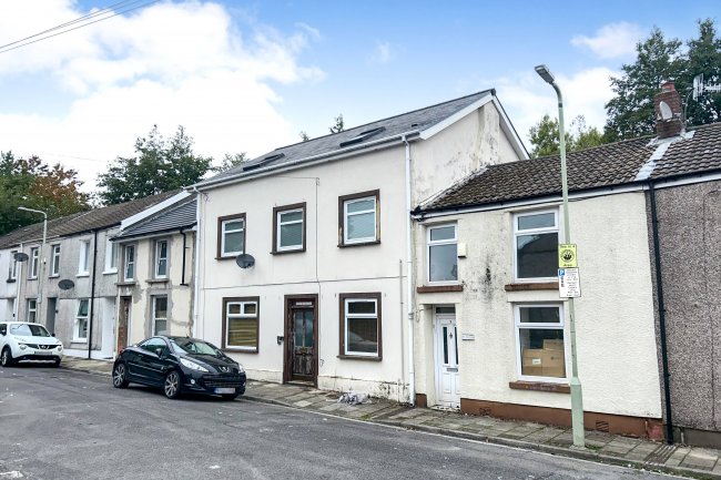 2 Gloucester Street, Aberdare, Mid Glamorgan CF44 7BS 9