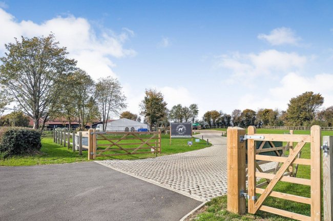 The Greyhound Public House, The Street, Tibenham NR16 1PZ 54