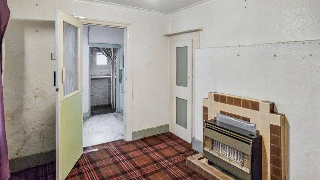 10 Brouncker Road, Acton, London W3 8AQ 6