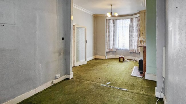 10 Brouncker Road, Acton, London W3 8AQ 6