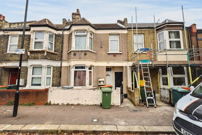 First Floor Flat, 6 Leonard Street, Silvertown, London E16 2DT 10