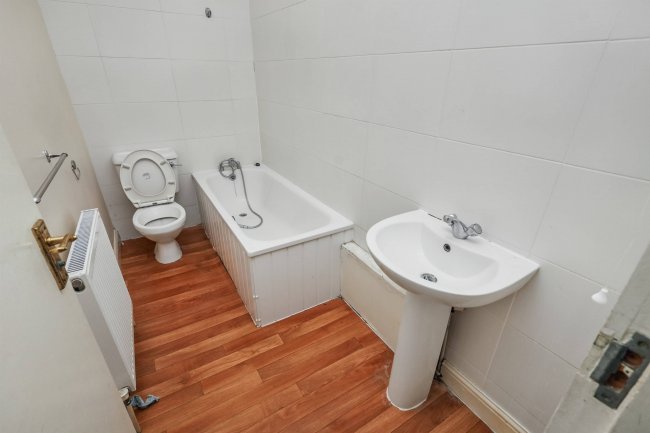 First Floor Flat, 6 Leonard Street, Silvertown, London E16 2DT 10