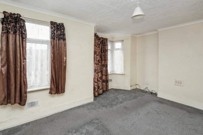 First Floor Flat, 6 Leonard Street, Silvertown, London E16 2DT 10