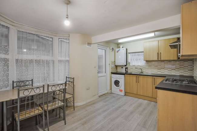 18 Morton Road, Stratford, London E15 4AN 6