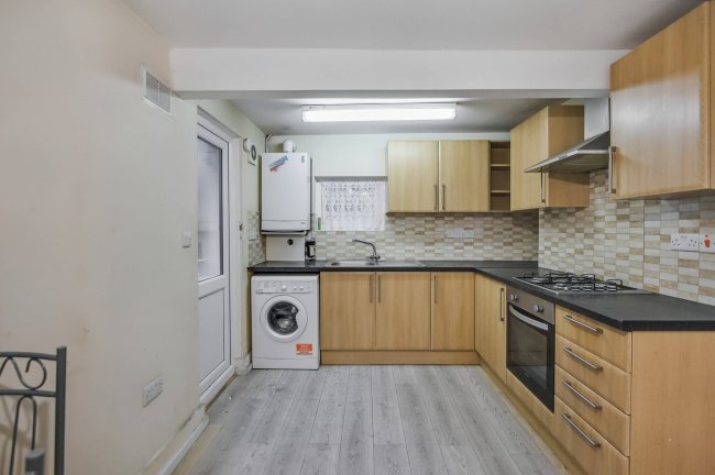 18 Morton Road, Stratford, London E15 4AN 6