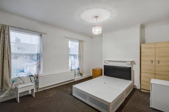 18 Morton Road, Stratford, London E15 4AN 6