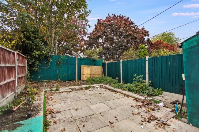 18 Morton Road, Stratford, London E15 4AN 6