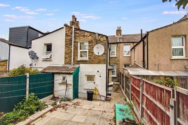 18 Morton Road, Stratford, London E15 4AN 6