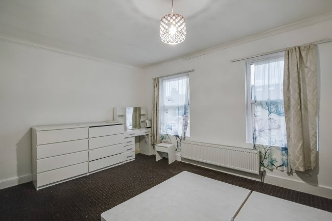 18 Morton Road, Stratford, London E15 4AN 6