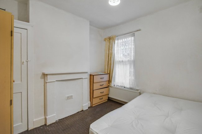 18 Morton Road, Stratford, London E15 4AN 6