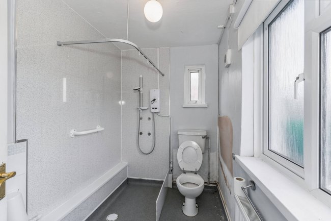 38 Highfield, Woodford, Kettering, NN14 4HD 4