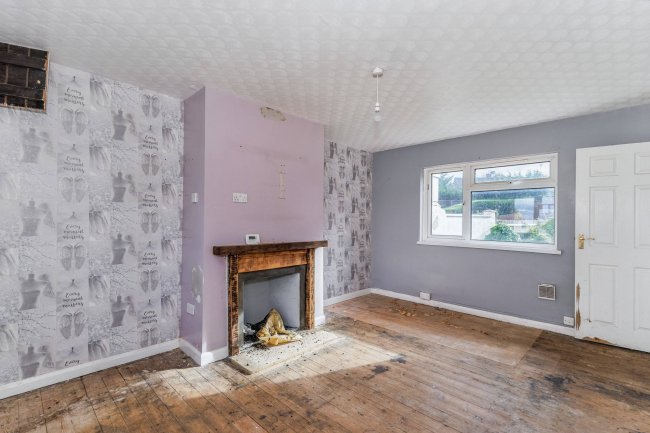 38 Highfield, Woodford, Kettering, NN14 4HD 4