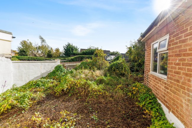 38 Highfield, Woodford, Kettering, NN14 4HD 4