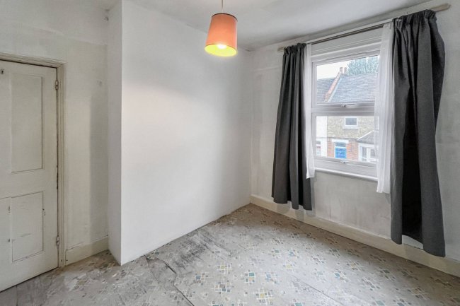 8 Amersham Road, Croydon, Surrey, CR0 2QJ 5