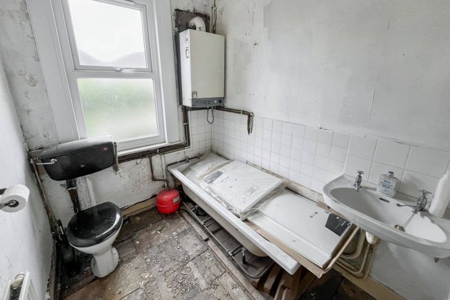 8 Amersham Road, Croydon, Surrey, CR0 2QJ 5