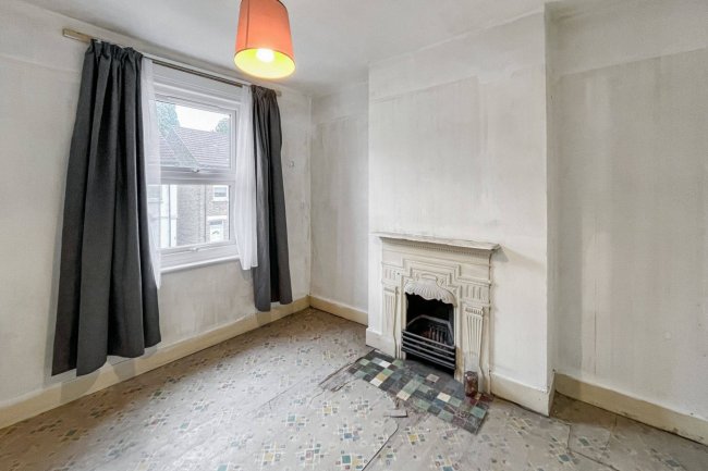 8 Amersham Road, Croydon, Surrey, CR0 2QJ 5