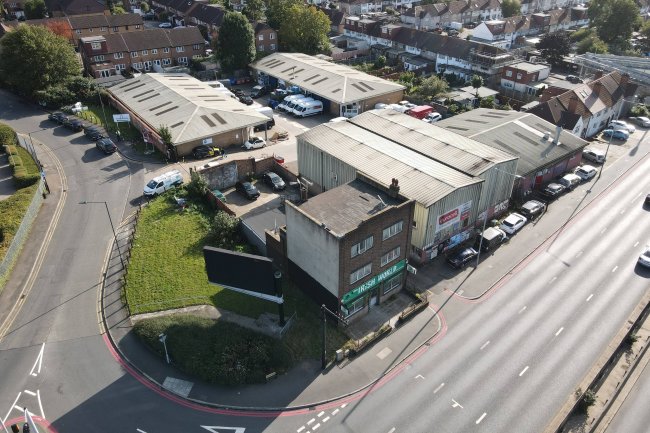 934 North Circular Road, Brent Cross, London NW2 7JR 5