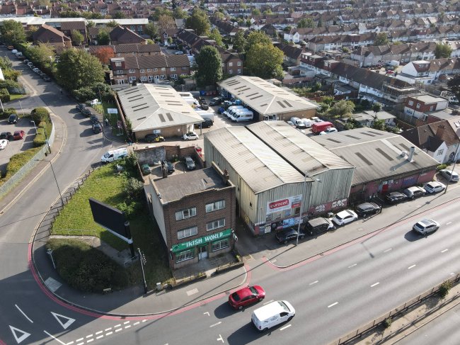 934 North Circular Road, Brent Cross, London NW2 7JR 5